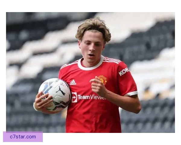 曼联92班流量密码揭秘：借贬低现役球员与踩老东家博眼球